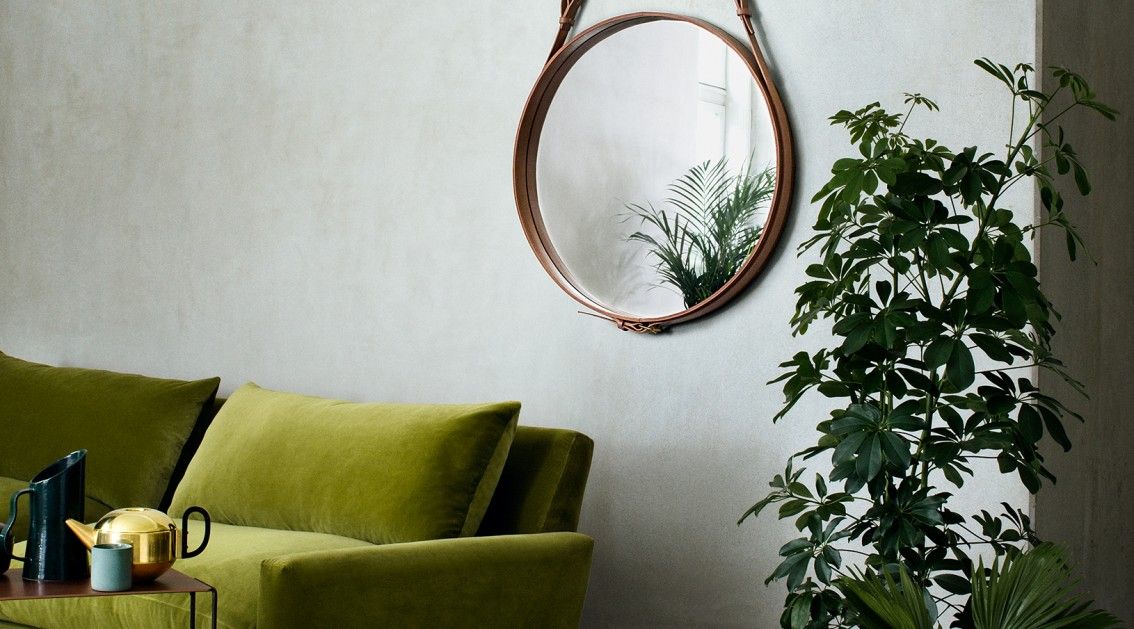 How to choose between a mirror and a decorative panel