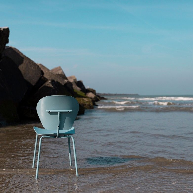 THE OCEAN BLUE CHAIR