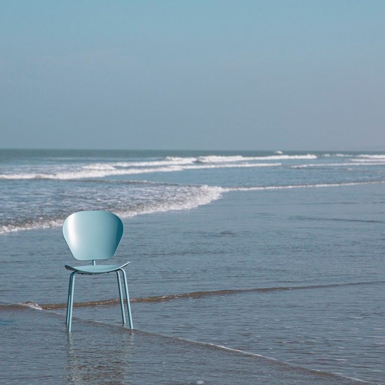 THE OCEAN BLUE CHAIR